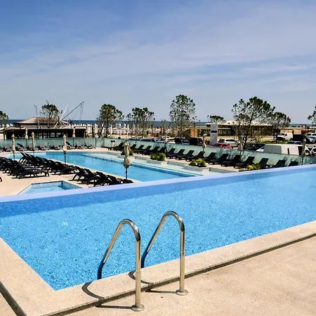 Shelly - Infinity Pool & * Năvodari