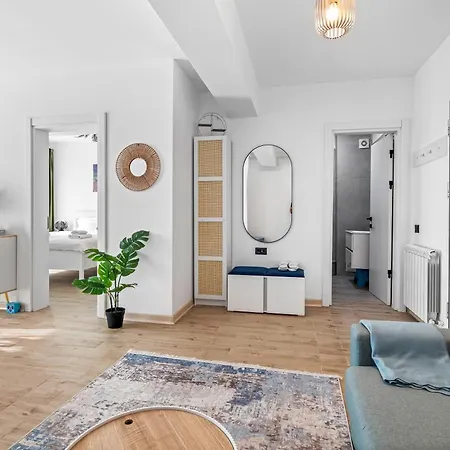 Shelly - Infinity Pool & * Năvodari