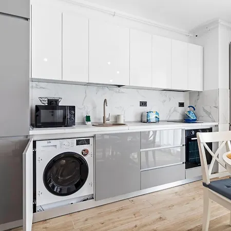 Shelly - Infinity Pool & Năvodari