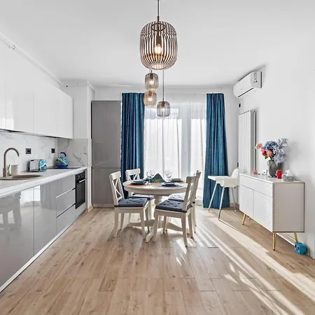 Shelly - Infinity Pool & * Năvodari