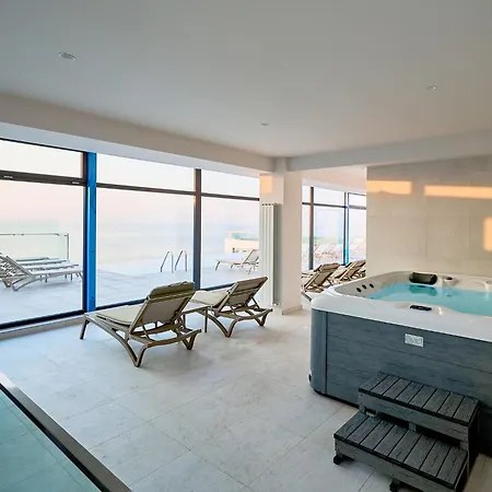 Shelly - Infinity Pool &