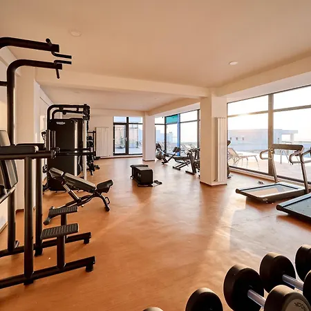 Shelly - Infinity Pool & * 那沃达利