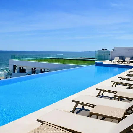 Shelly In Infinity Pool &