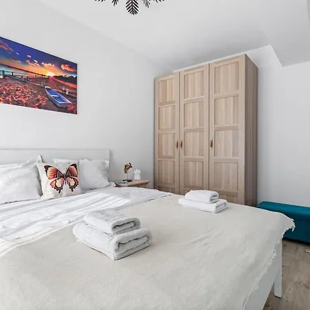 Shelly - Infinity Pool & Apartment Navodari