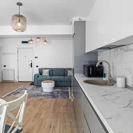 Shelly - Infinity Pool & * 那沃达利