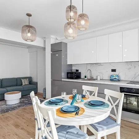 Shelly - Infinity Pool &