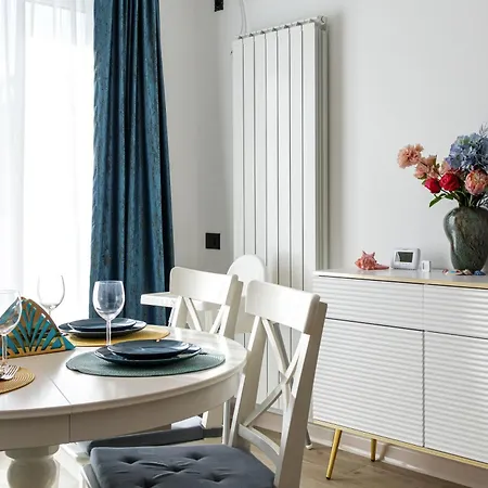 Shelly - Infinity Pool & *