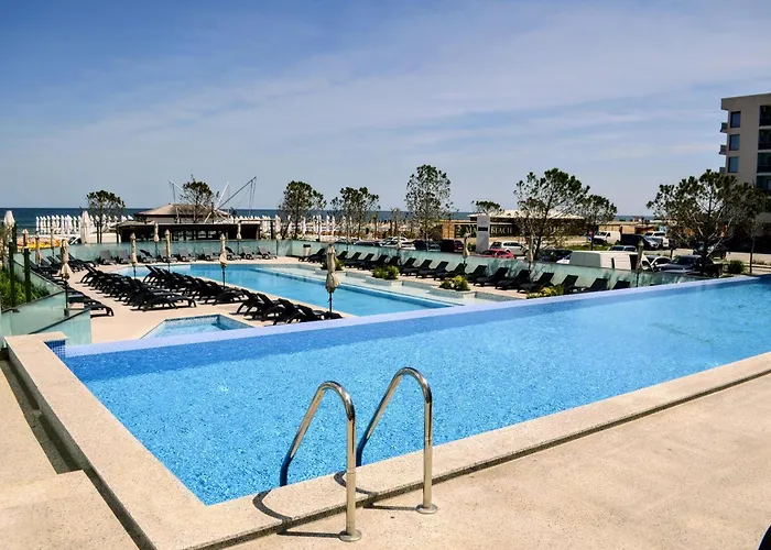 Shelly - Infinity Pool & * Năvodari