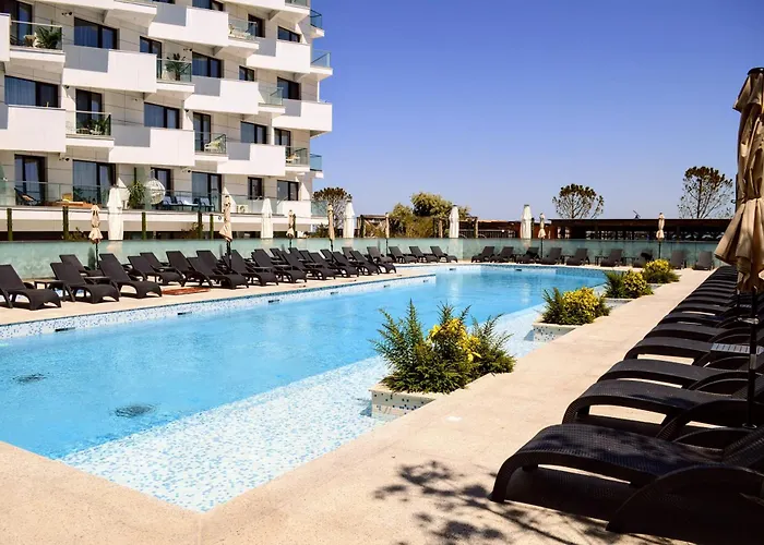 Shelly - Infinity Pool & Năvodari