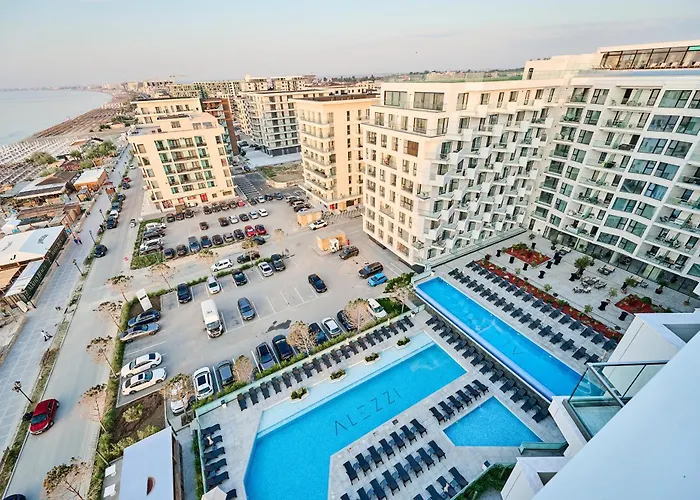 Shelly - Infinity Pool & *