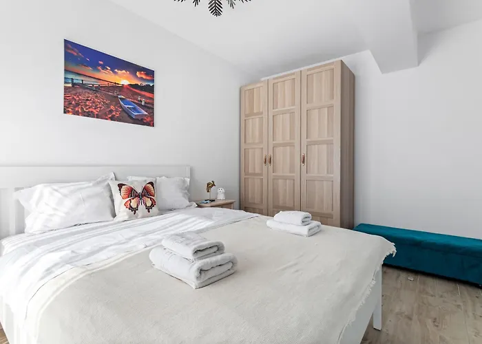 Shelly - Infinity Pool & Apartment Năvodari