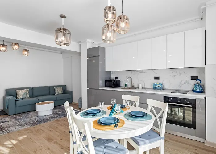 Shelly - Infinity Pool &