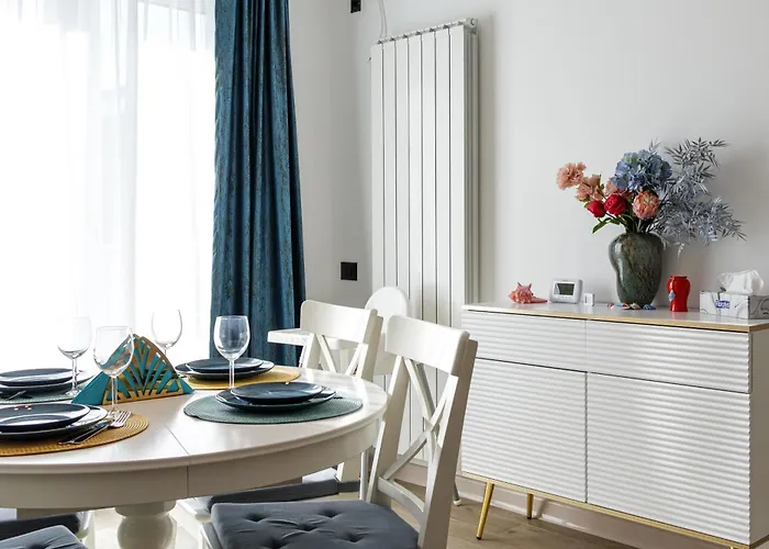 Shelly - Infinity Pool & *