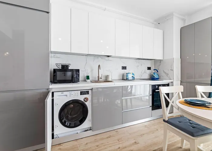 Shelly - Infinity Pool & Năvodari