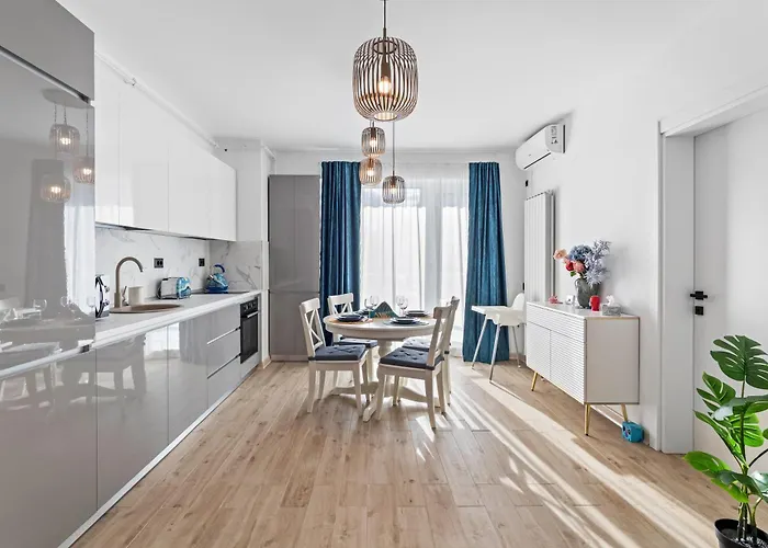 Shelly - Infinity Pool & * Năvodari